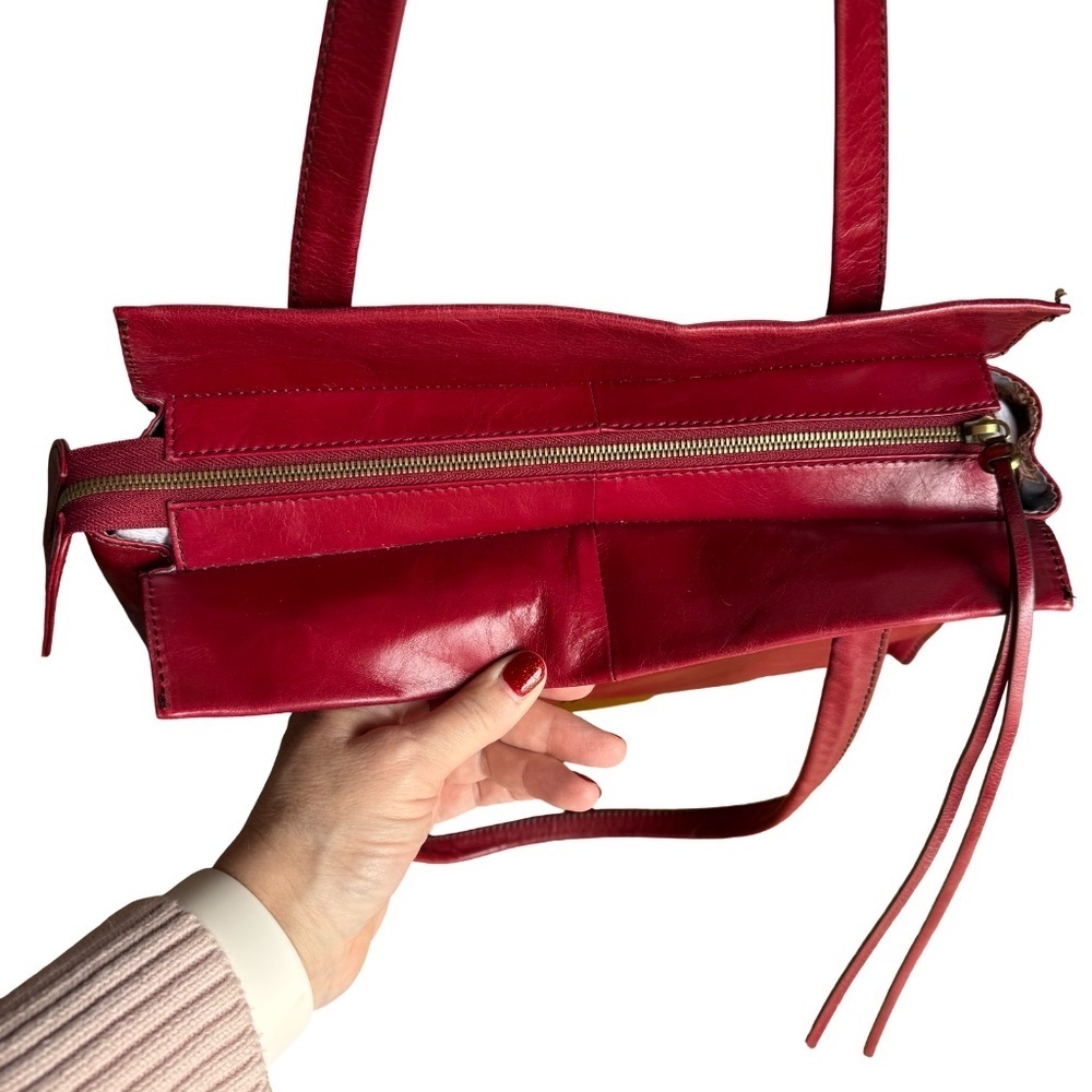 Hobo Broker Tote Cardinal - Picture 6 of 12